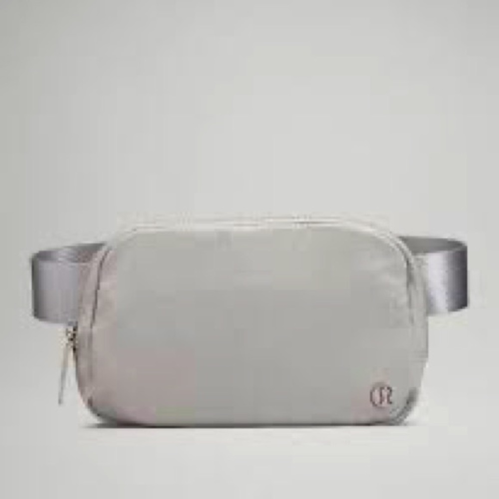 Lulu Lemon Seal Grey Everywhere Bag